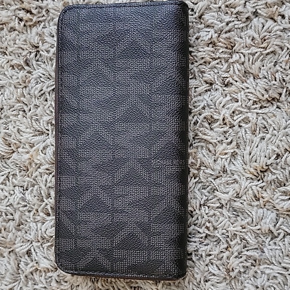 Michael Kors Handbag & Wallet - Picture 12 of 14